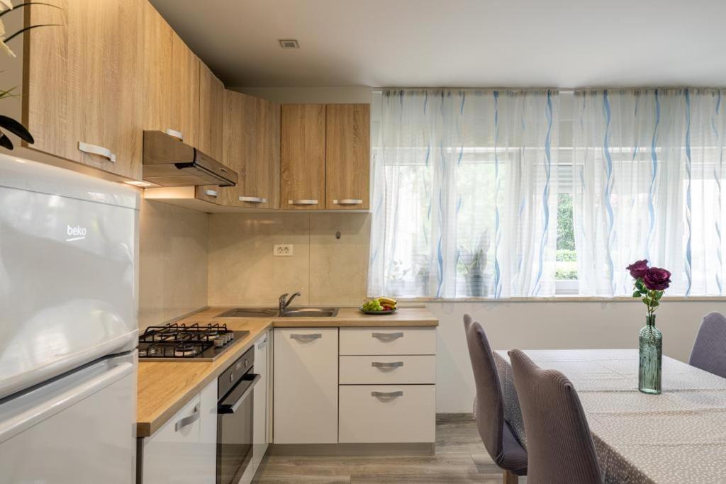 Central Apartment Josko - Combine Parking&Beach&Old Town Σπλιτ Εξωτερικό φωτογραφία